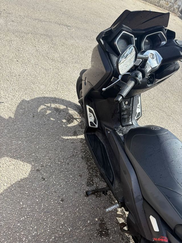 Yamaha XMAX 125cc momo design 2016