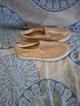 Zapatos Annalis dorados niña