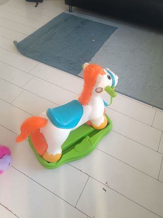 Caballo mecedora infantil correpasillos 