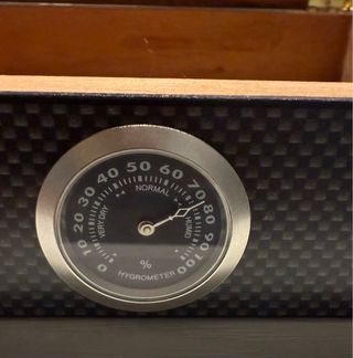 Umidificatore per sigari in carbonio