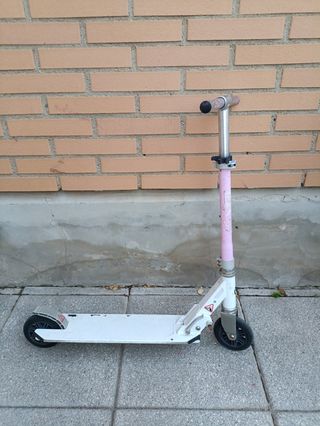 Monopatín infantil blanco