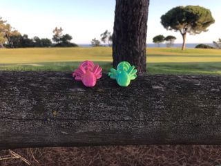 2 ajolotes de juguete