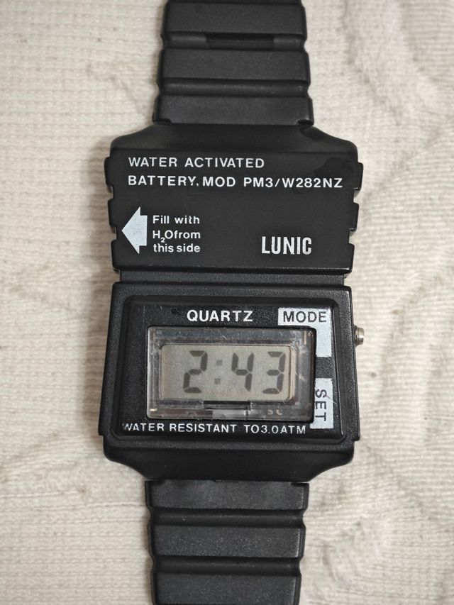 Reloj Lunic vintage, pila activada por agua
