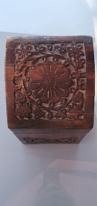Caja madera tallada artesanal