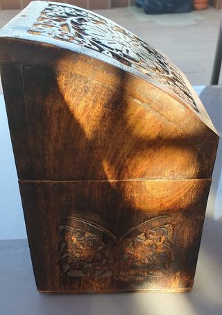 Caja madera tallada artesanal