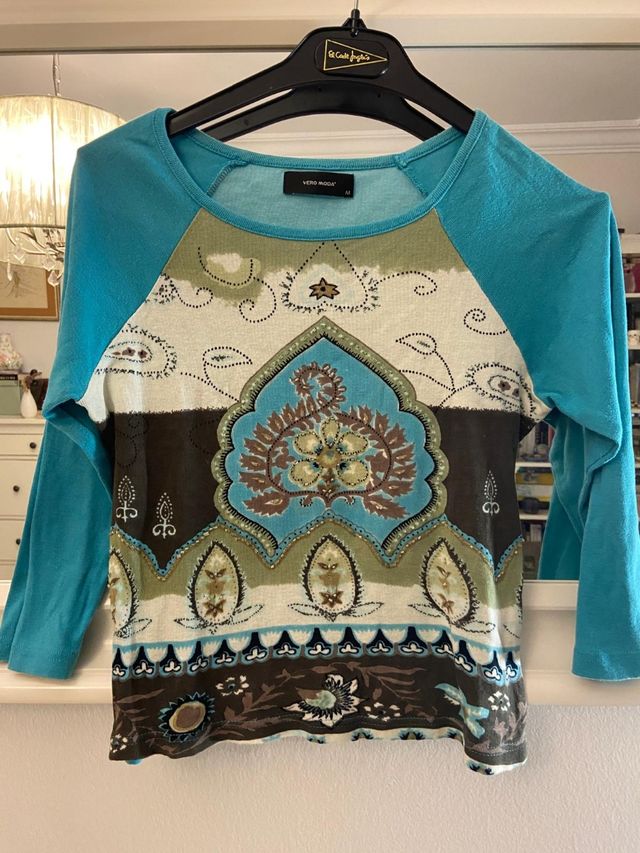 Camiseta hippie pedrería 00's