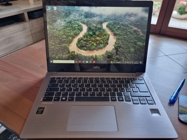 Portatile Fujitsu nero