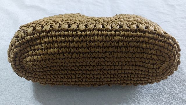 Bolso de mano tejido trenzado
Beige-marrón