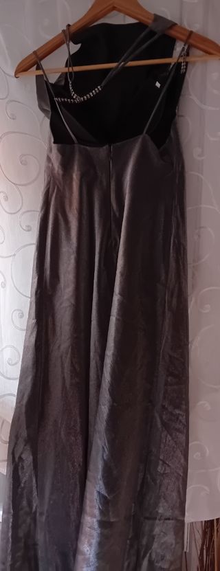 Precioso Vestido de fiesta raso plateado