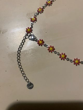 Collanina a fiorellini rossi