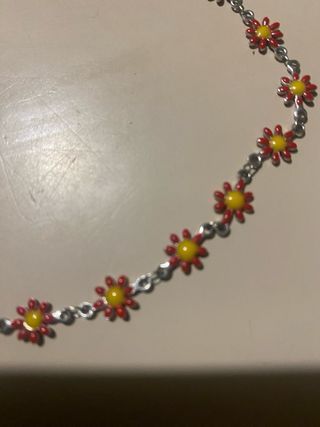 Collanina a fiorellini rossi