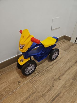 Moto andador infantil - juguete