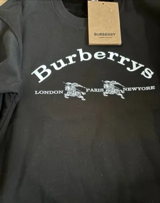Sudadera Burberry negra nueva con etiquetas