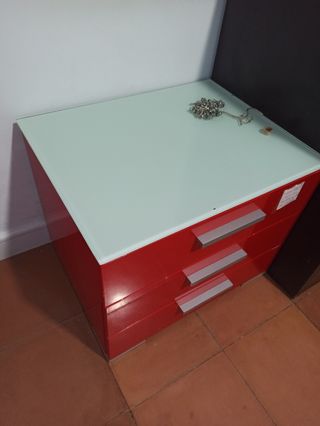 Mesita noche roja - Moderna