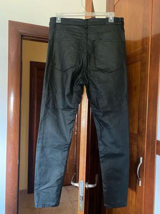 Pantalones imitación cuero negros 
