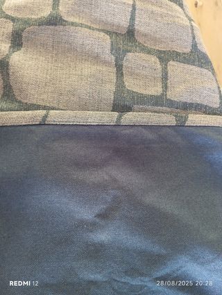 Cortina azul con tela opaca
