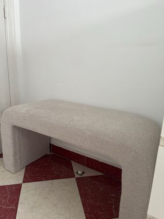 Banco beige JYSK - Cómodo y elegante