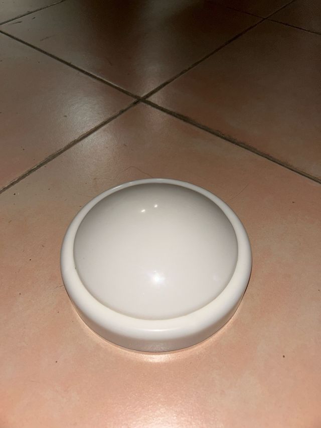 4 luci LED bianche alimentate a batteria