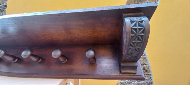 Perchero de pared de madera de castaño- 7 Ganchos