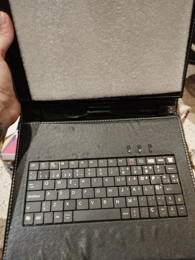 Se vende fundas de tablet por unidad o lotes.