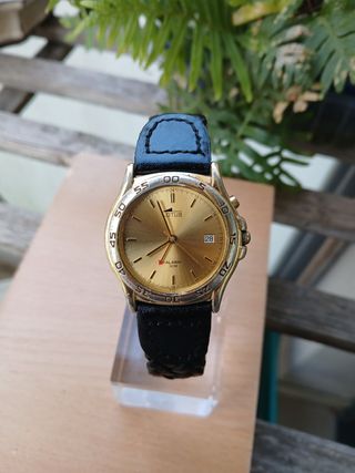 Reloj Lotus cuarzo alarma dorado