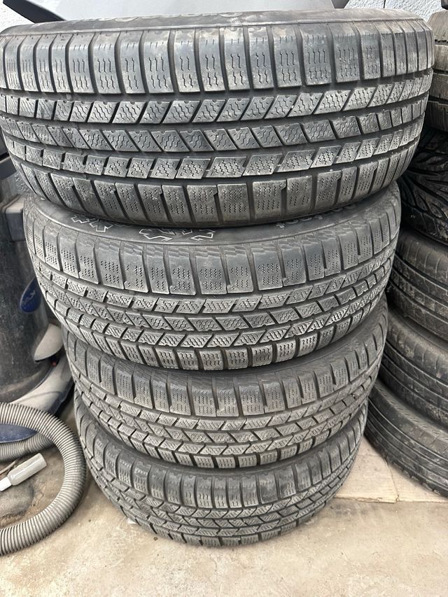 4 Neumáticos Invierno 235/55 R19