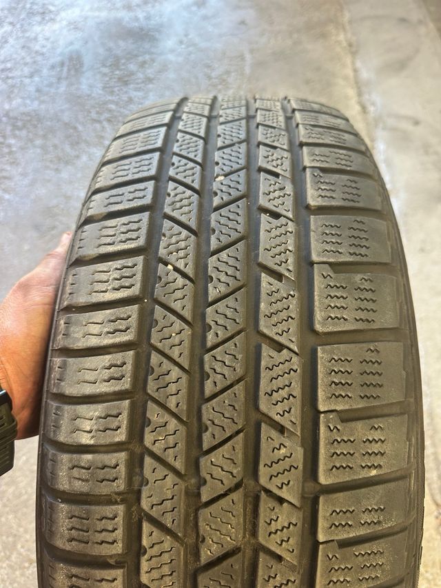 4 Neumáticos Invierno 235/55 R19