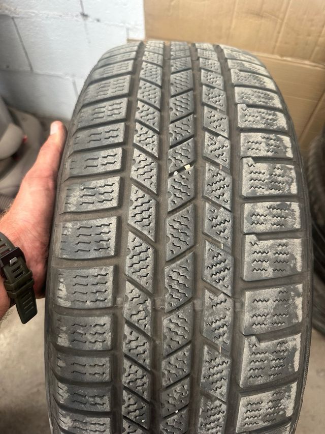 4 Neumáticos Invierno 235/55 R19