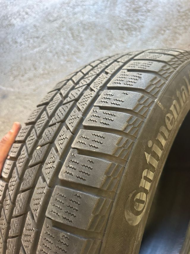 4 Neumáticos Invierno 235/55 R19