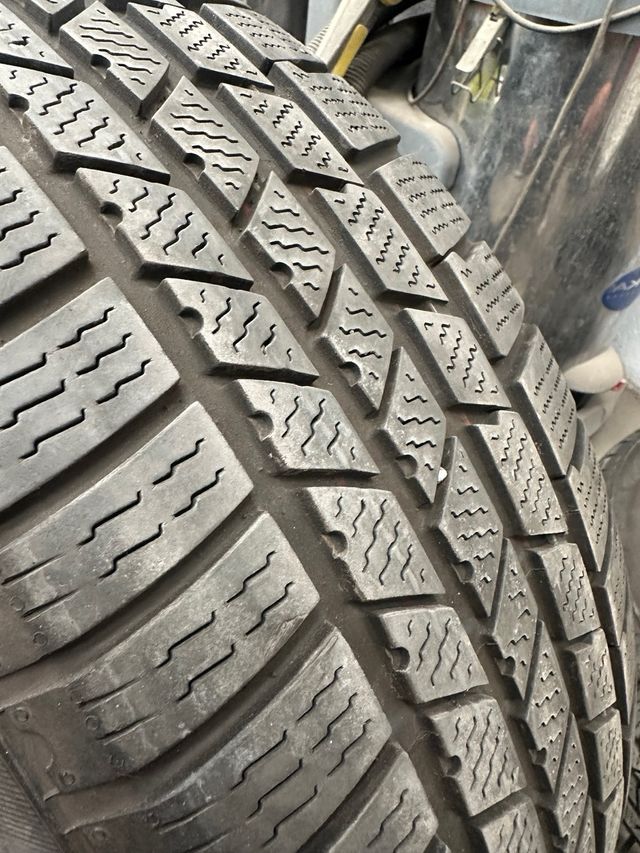 4 Neumáticos Invierno 235/55 R19