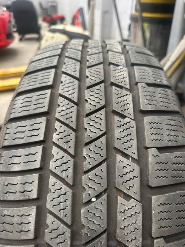4 Neumáticos Invierno 235/55 R19