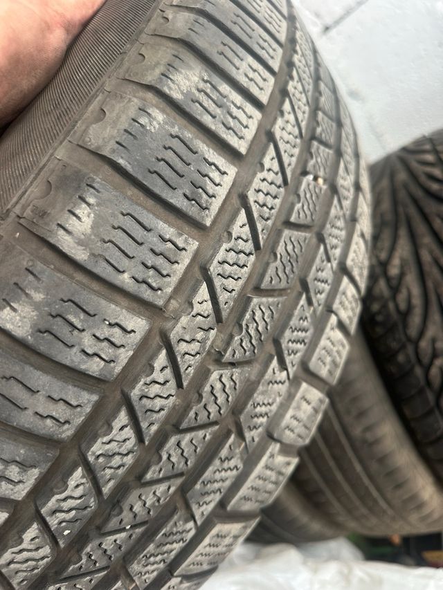 4 Neumáticos Invierno 235/55 R19