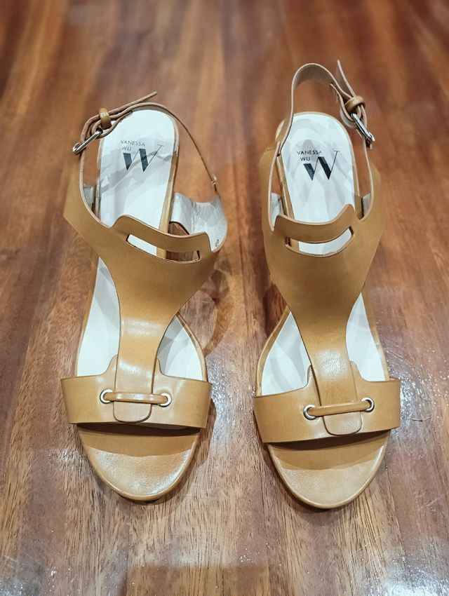 Sandalias tacón Vanessa Wu, Camel.