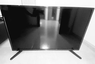 TV Nevir y TV OKI negra