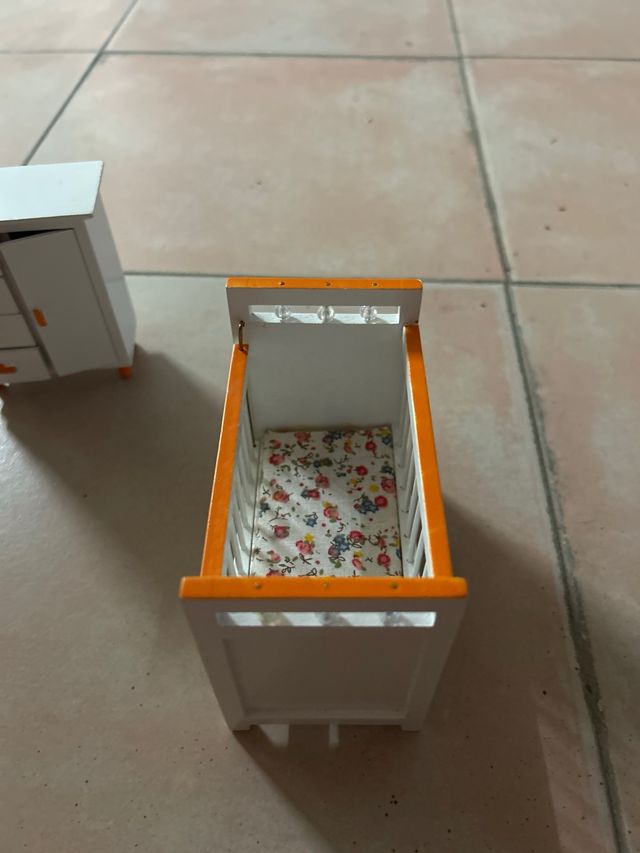 Mini mobili per bambini - Culla e armadio