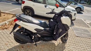 Yamaha NMAX Scooter - Blanco