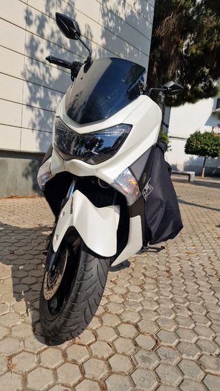 Yamaha NMAX Scooter - Blanco