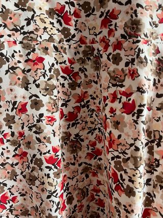 Vestido floral rojo y blanco