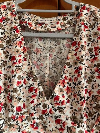 Vestido floral rojo y blanco