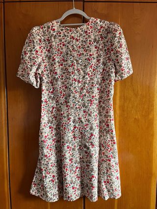 Vestido floral rojo y blanco