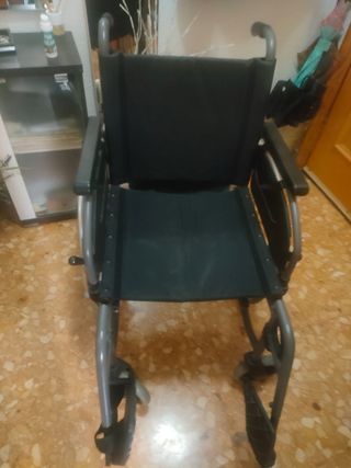 Silla de ruedas grande
