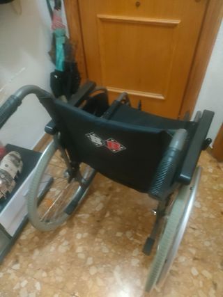 Silla de ruedas grande
