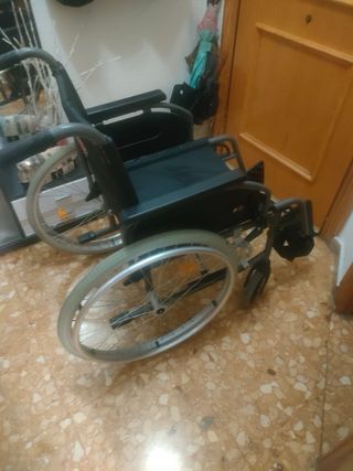 Silla de ruedas grande