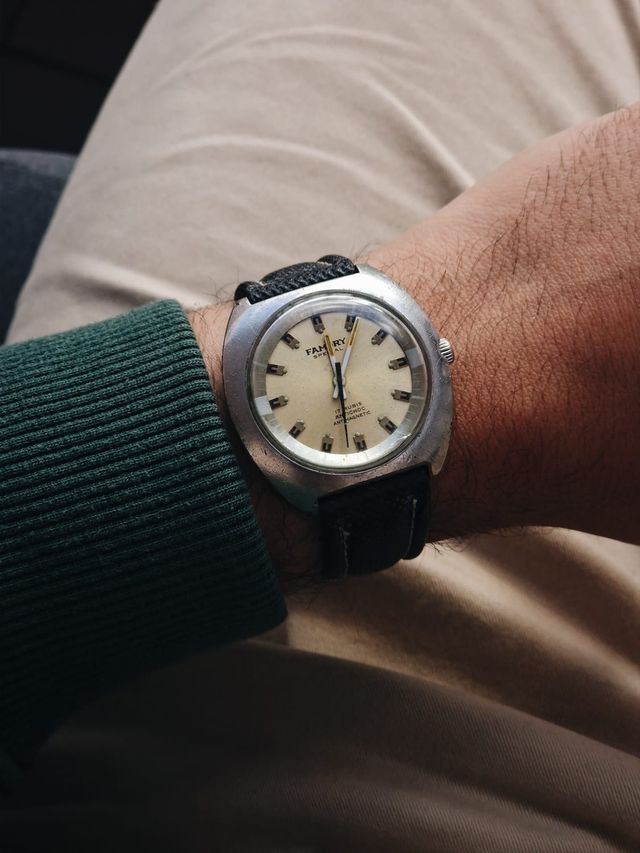 1970s Famory Special “UFO” Cal. FE 140-1