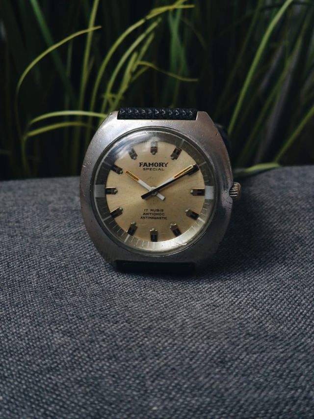 1970s Famory Special “UFO” Cal. FE 140-1