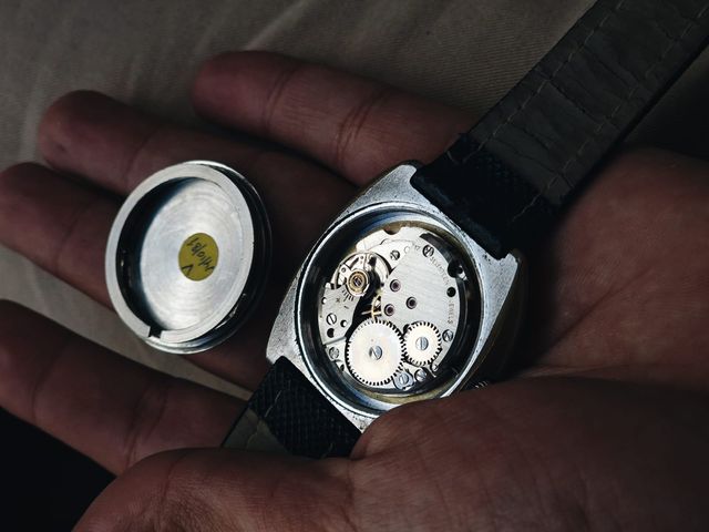 1970s Famory Special “UFO” Cal. FE 140-1