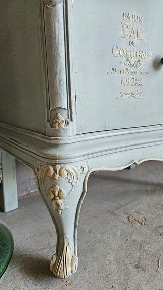 Mesita antigua francesa