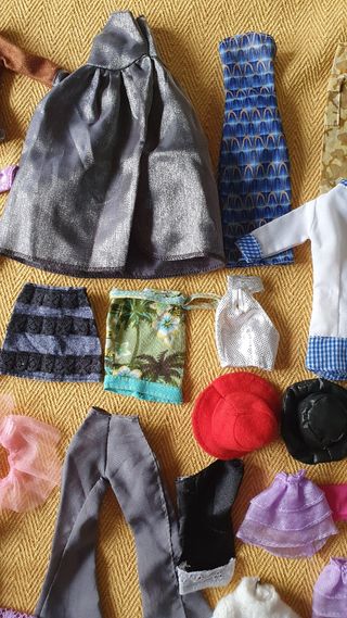 LOTE ROPA DE BARBIE, MY SCENE Y OTRAS MUÑECAS