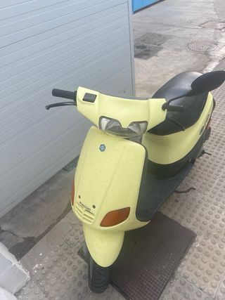Zip SP: Ciclomotor amarillo