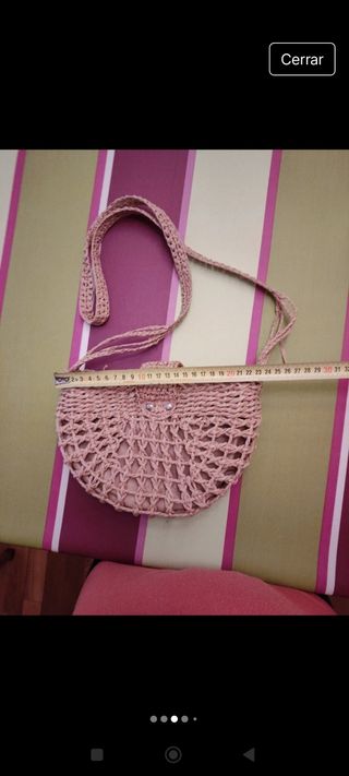 Bolso bandolera de la marca PULL&BEAR color paja.